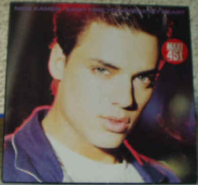 Photographie de la pochette recto du Disque vinyle Maxi Single 45 tours du mannequin et chanteur britannique Nick Kamen (n le 15 avril 1962  Harlow Essex en Angleterre) - Each Time You Break My Heart (Dance Mix - Extended Instrumental) - 1986 WEA - Warner Bros Music Ltd - Island Music Ltd - Ecrit et produit par Madonna et Stephen Bray - Extrait de l'album vinyle 33 tours LP Nick Kamen (1987) - Prix argus estimations cote vente et achat de disques Vinyls Remix Club Dub Tubes Hits de Musique Pop des annes 80 - Vinyleticketomania