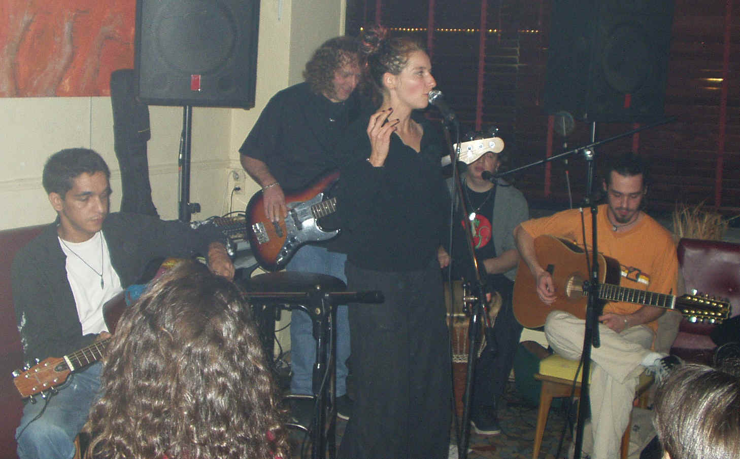 "Shkoun Hadouma"  (en Arabe:"Qui c'est ceux-la") en Concert le samedi 25 septembre 2004  l'OSmOZ' CAFE (bar culturel) 36 rue de Sambre et Meuse 75010 Paris - Photos Concerts Groupes Vinyleticketomania